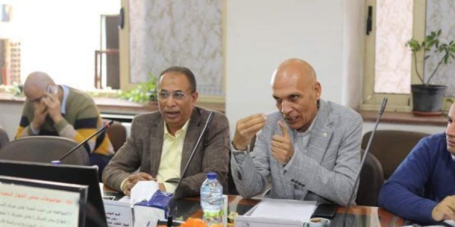 رئيس
      شركة
      مياه
      الإسكندرية
      يتابع
      المشروعات
      الجارية
      بالمحافظة