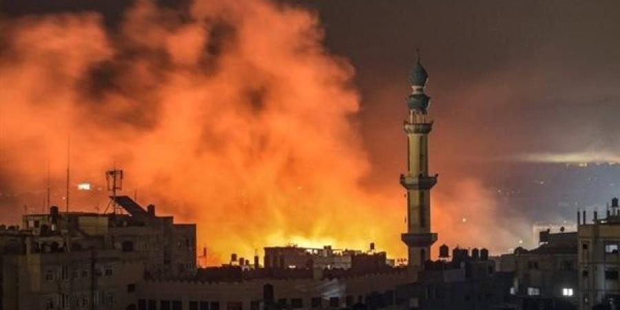 مجزرة
      جديدة،
      25
      شهيدا
      بينهم
      صحفي
      في
      قصف
      إسرائيلي
      لمنازل
      عائلة
      زعرب
      برفح
      (فيديو)