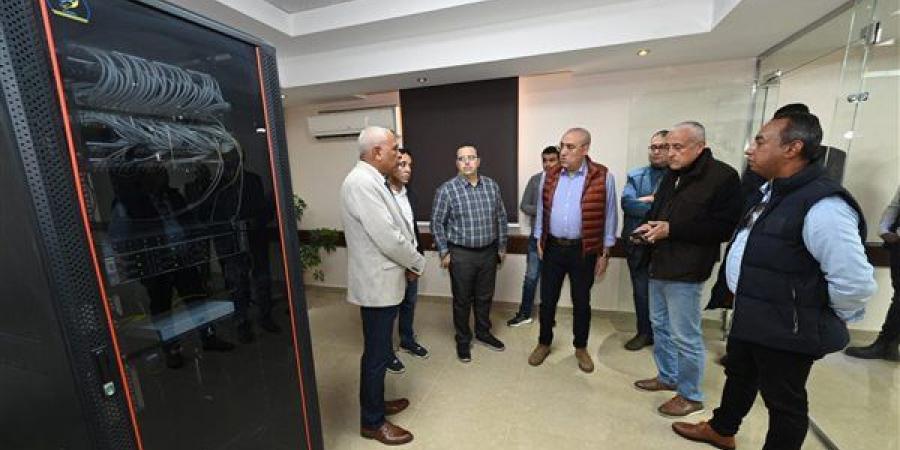 وزير
      الإسكان
      يتفقد
      مركز
      التحول
      الرقمي
      بمقر
      جهاز
      مدينة
      أسوان
      الجديدة