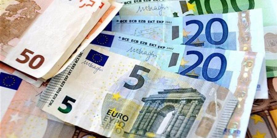 اليورو
      يحافظ
      على
      ثباته
      بالبنك
      المركزي
      مساء
      اليوم
      الجمعة
      22-12-2023