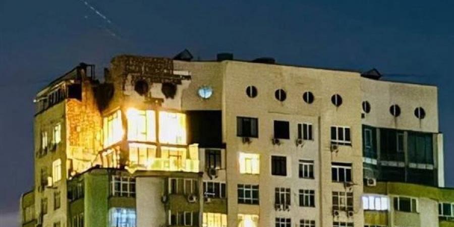 لحظة
      انفجار
      ضخم
      في
      مبنى
      سكني
      بكييف
      استهدف
      بمسيرة
      مفخخة
      (فيديو)