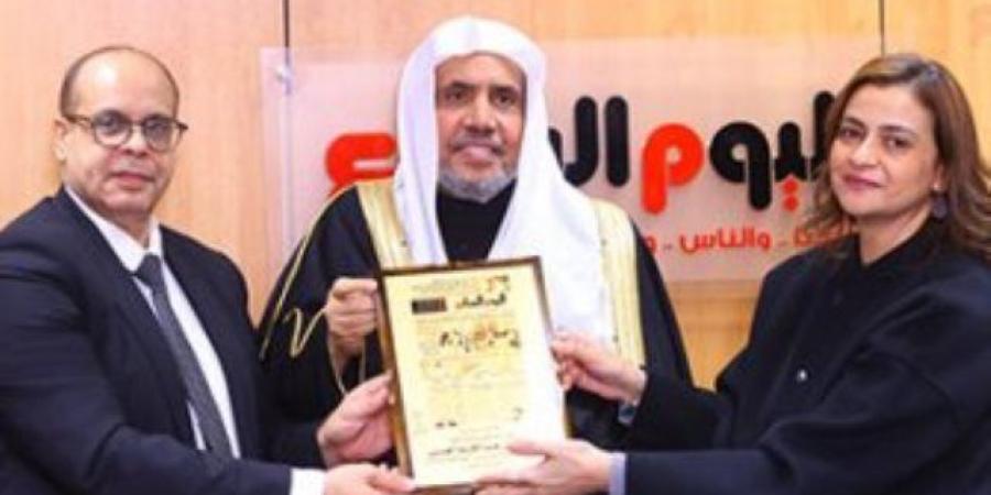 دوت مصر يكرم الدكتور محمد بن عبد الكريم العيسى أمين رابطة العالم الاسلامى