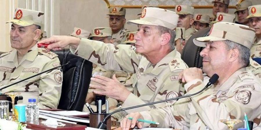وزير
      الدفاع
      يشهد
      المرحلة
      الرئيسية
      لمشروع
      مراكز
      القيادة
      التعبوى
      الذى
      تنفذه
      المنطقة
      الجنوبية
      العسكرية