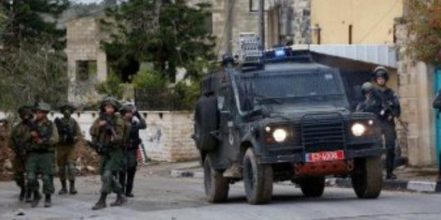 شؤون الأسرى: قوات الاحتلال تعتقل 35 فلسطينيا فى الضفة الغربية