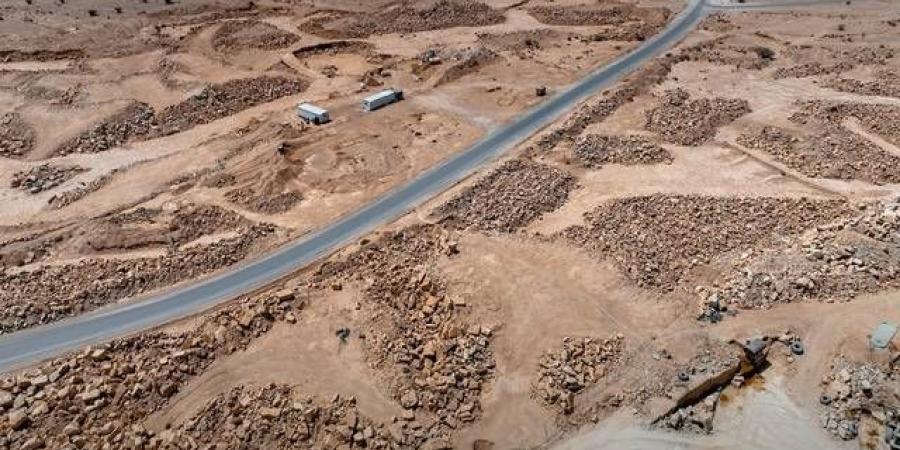 وزارة
      الصناعة:
      استئناف
      تصدير
      الرمل
      الأحمر
      من
      مجمع
      تعديني
      بالمنطقة
      الشرقية