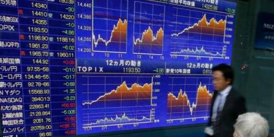 الأسهم
      الآسيوية
      تتجه
      لإنهاء
      عامين
      من
      الخسائر