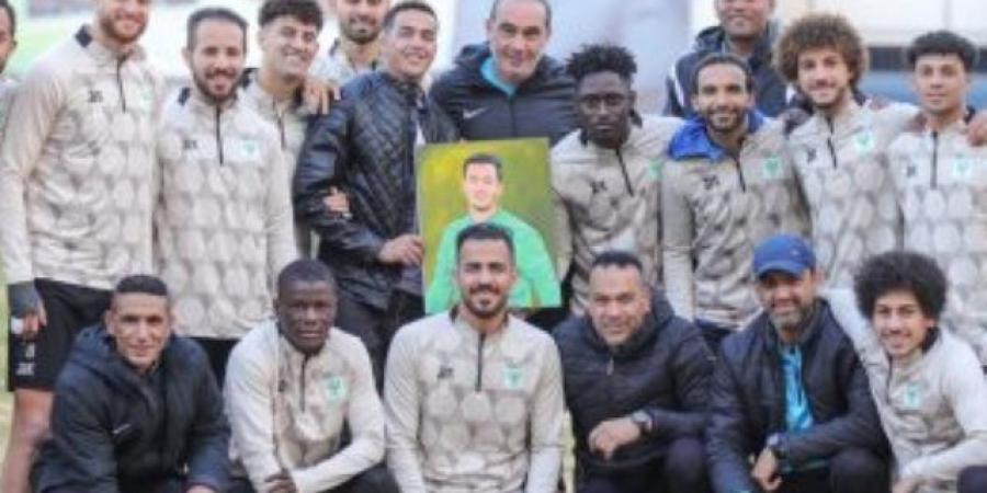 لاعبو المصري يودعون زميلهم إلياس الجلاصي بعد انتقاله للأهلي الليبي