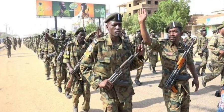 الجيش
      السوداني
      يقصف
      الخرطوم
      وأم
      درمان
      "الشهر
      العاشر"