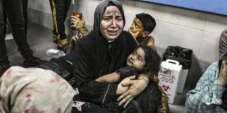 الهلال الأحمر الفلسطينى: دبابات الاحتلال تقصف محيط مستشفى الأمل بخان يونس