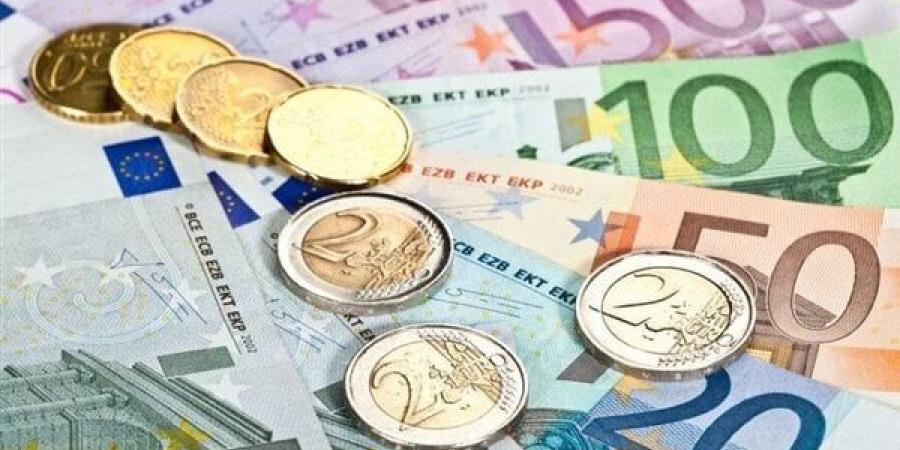 تراجع
      سعر
      اليورو
      مقابل
      الجنيه
      المصري
      بالبنك
      المركزي
      ختام
      تعاملات
      اليوم
      الخميس
      8-2-2024