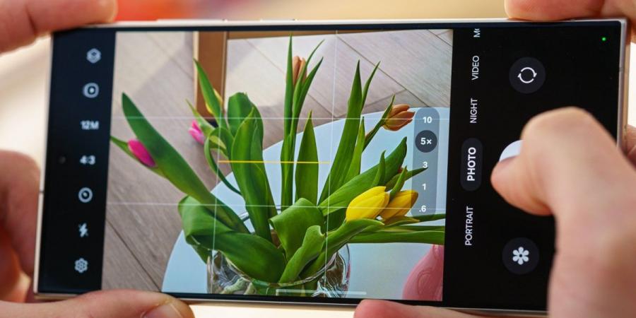 هاتف
Galaxy
Z
Fold6
قد
يأتي
بمستشعر
رئيسي
بدقة
200
ميجا
بيكسل