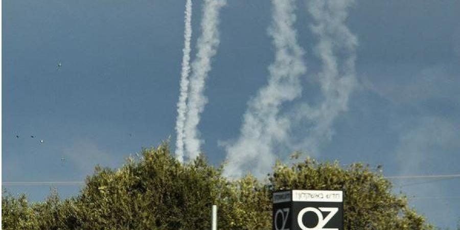 انفجارات
      وصافرات
      الإنذار
      تدوي
      في
      عسقلان
      ومستوطنات
      غلاف
      غزة
