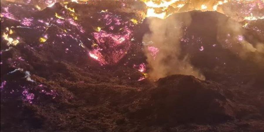 الوطنية
      للطوارئ
      بالإسماعيلية: حريق
      الدواويس
      اندلع
      بمخلفات
      زراعية
      معاد
      تدويرها
      (صور)