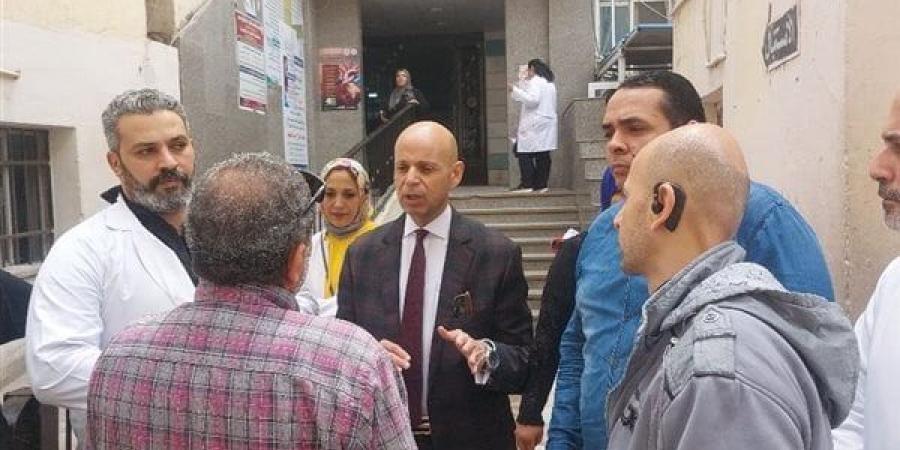 صحة
      الشرقية:
      وكيل
      وزارة
      الصحة
      يتفقد
      الخدمة
      الطبية
      بمستشفى
      الزقازيق
      العام