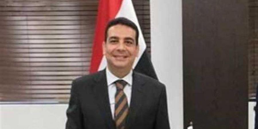 سفير مصر بلاهاي يبحث مع شركة "شل" آفاق التعاون في مجالات الطاقة والاستدامة البيئية