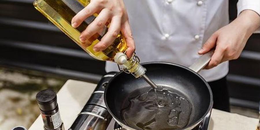 اختيار زيت الطهي المناسب لصحتك... بين الفوائد والمخاطر
