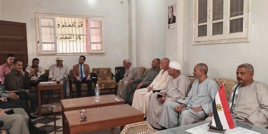 مجلس أمناء مدارس فرشوط يجتمع لبحث إنجازات الإدارة التعليمية
