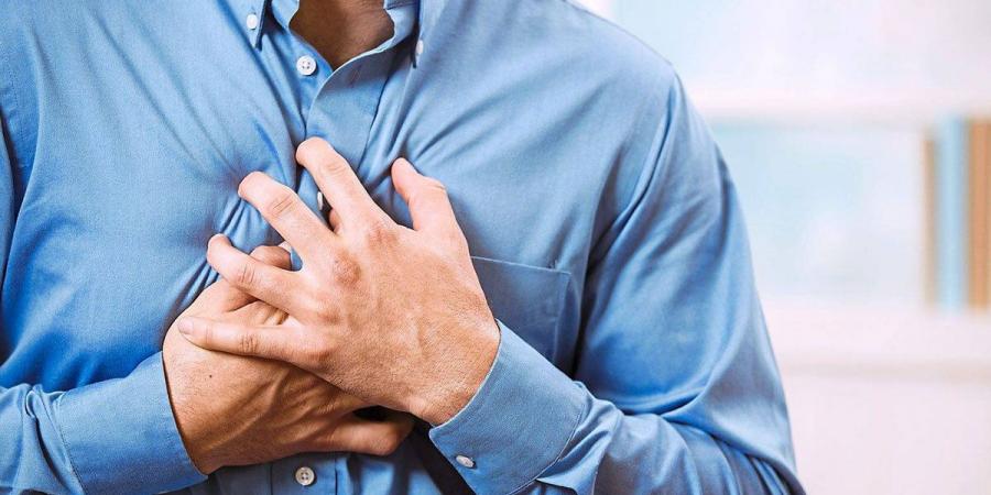 احذر ألم الكتف والمعدة.. أعراض الذبحة الصدرية