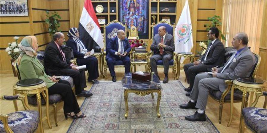 رئيس جامعة المنصورة يستقبل الملحق الثقافي الليبي لتعزيز سبل التعاون المشترك