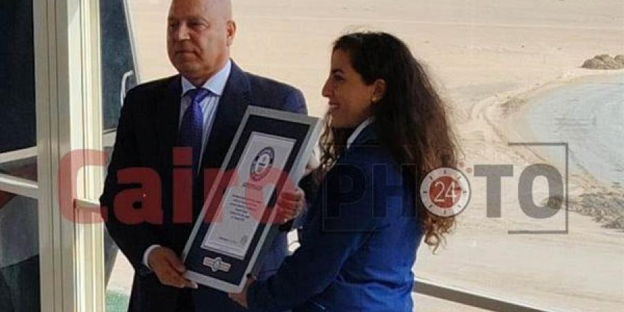 بعد حفر حوض صناعي بعمق 19 مترًا.. كامل الوزير يتسلم شهادة دخول ميناء السخنة لموسوعة جينيس | بث مباشر