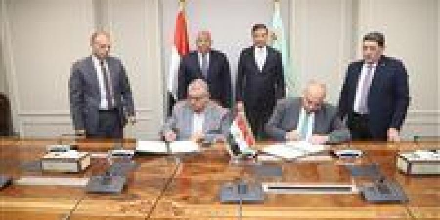 بروتوكول بين "بحوث الصحراء" و"الوادى الجديد" لحماية مركز إنتاج الحرير من زحف الرمال