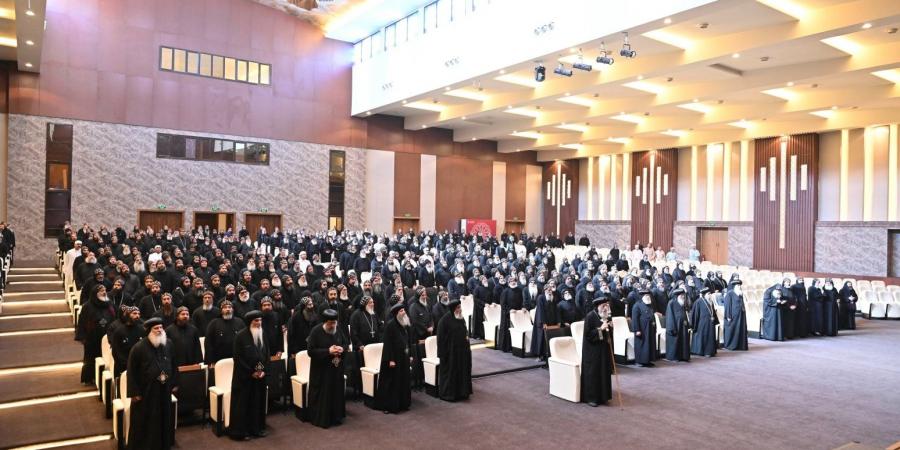 قداسة البابا تواضروس يلتقي رهبان الأديرة.. صور