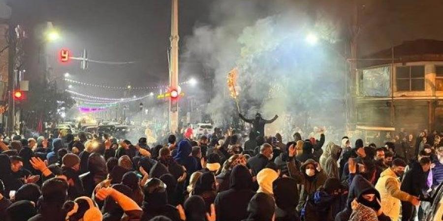 السلطات الإيرانية تدعو الناس للنزول  إلى الشوارع للاحتجاج على الاضطرابات التي تشهدها البلاد