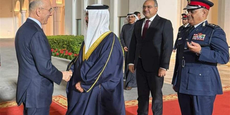 الحجار يصل الى البحرين.. واجتماعات مقررة في سبيل تطوير التعاون الثنائي