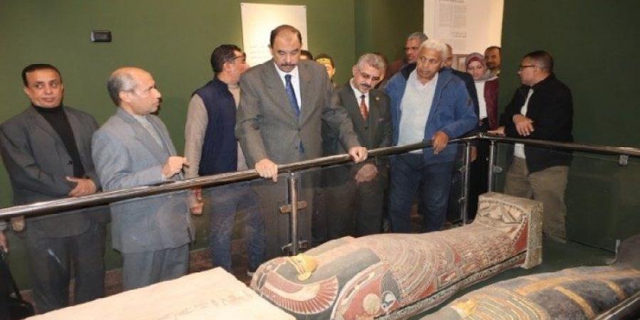 سراج يفتتح معرض مكتشفات الآثاريين المصريين بمتحف سوهاج القومي