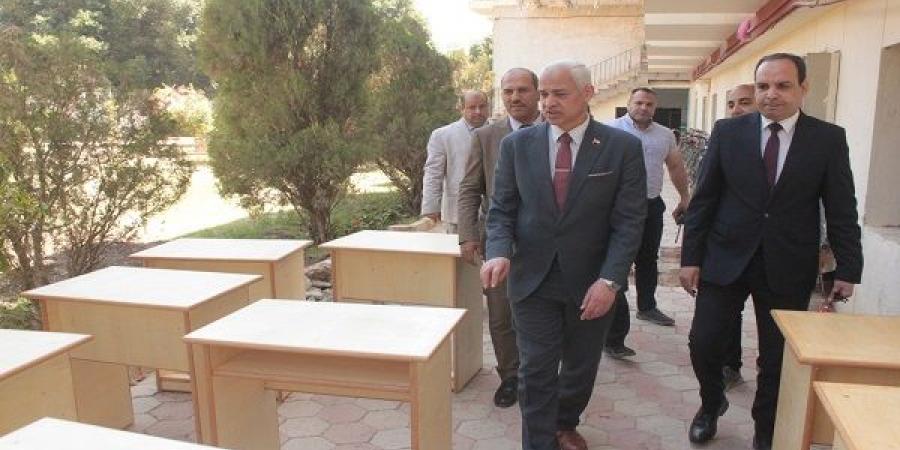 جامعة أسيوط تدعم الطلاب بـ234 مكتبًا من إنتاج الورش لتجديد المدينة الجامعية