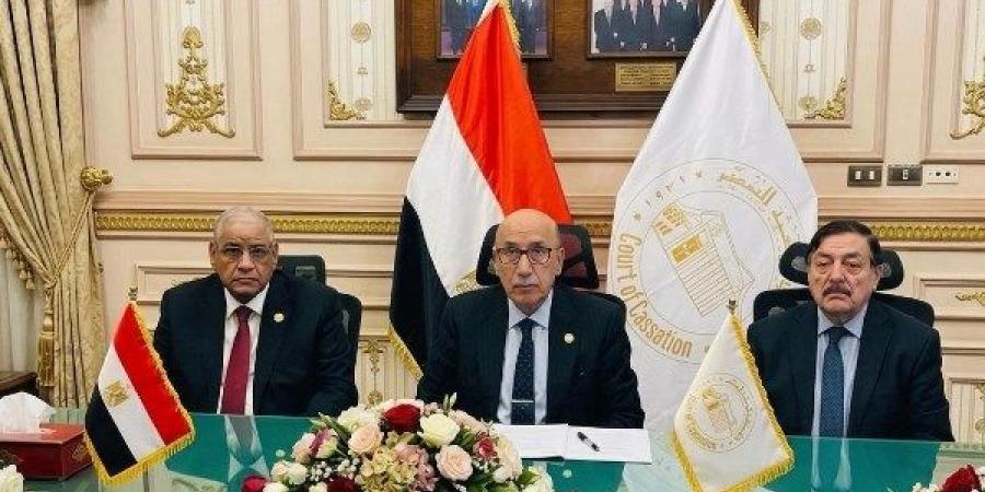 رئيس محكمة النقض يوقع مذكرة تفاهم مع الجامعة الأمريكية في الامارات (دبي) لتعزيز التعاون الأكاديمي والقانوني
