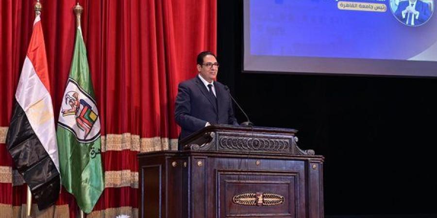 رئيس جامعة القاهرة: تطوير المناهج الدراسية وفق المعايير الدولية الحديثة