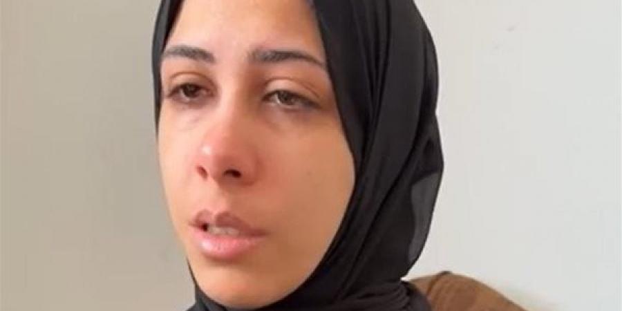 بسبب عملية اللوز.. أم تتهم مستشفى خاص بمصر القديمة بالإهمال: الدكتور شخصه غلط ودمر حياته | بث مباشر