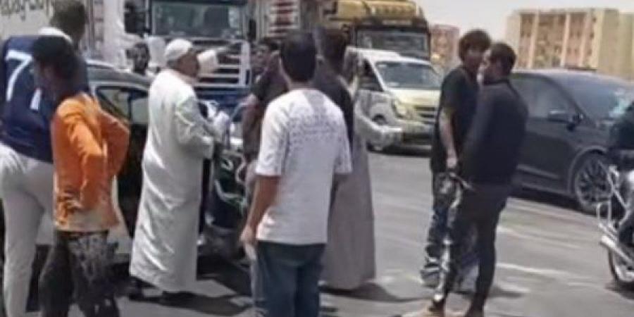 انقلاب سيارة ملاكي أعلى الطريق الإقليمي بأكتوبر