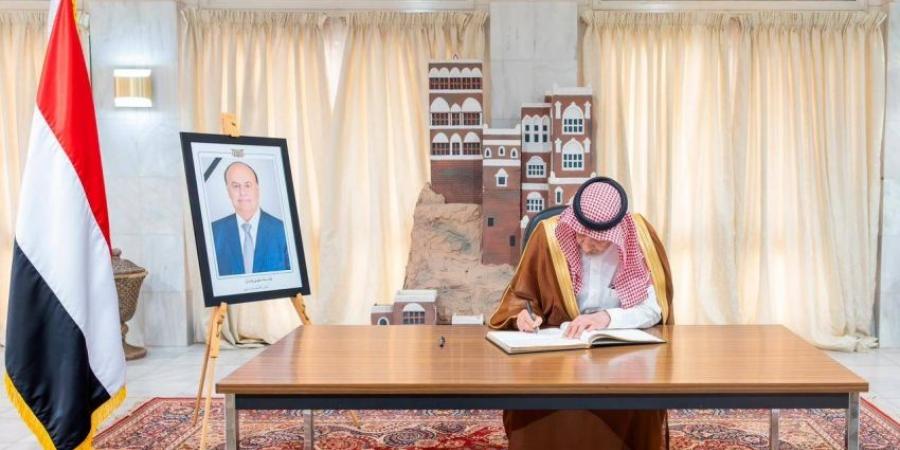 نائب وزير الخارجية يقدم واجب العزاء في وفاة الرئيس اليمني السابق - المساء الاخباري