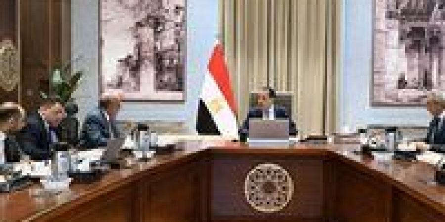 رئيس الوزراء يتابع تنفيذ 105 مشروعات لتدعيم الشبكة القومية للكهرباء