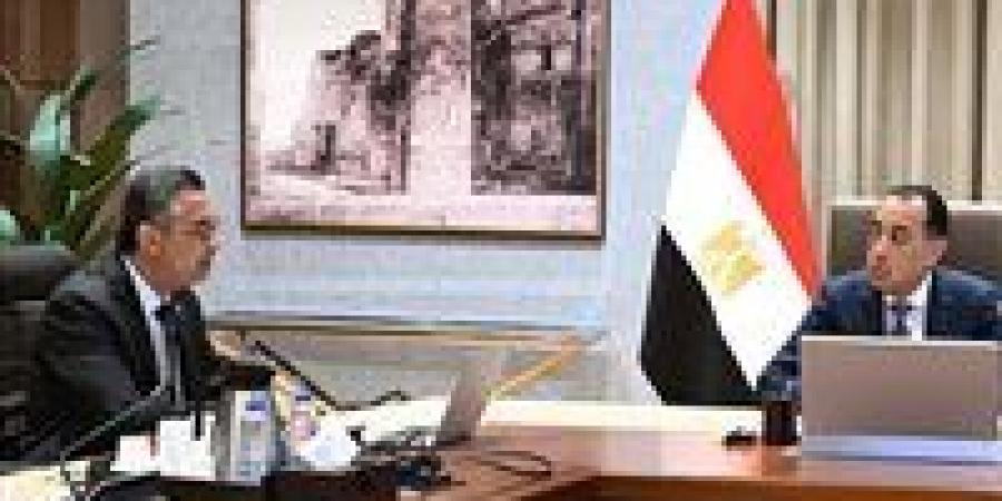 رئيس الوزراء يتابع مع وزير التموين آليات حوكمة منظومة الدعم ورقمنة قواعد بيانات المستحقين