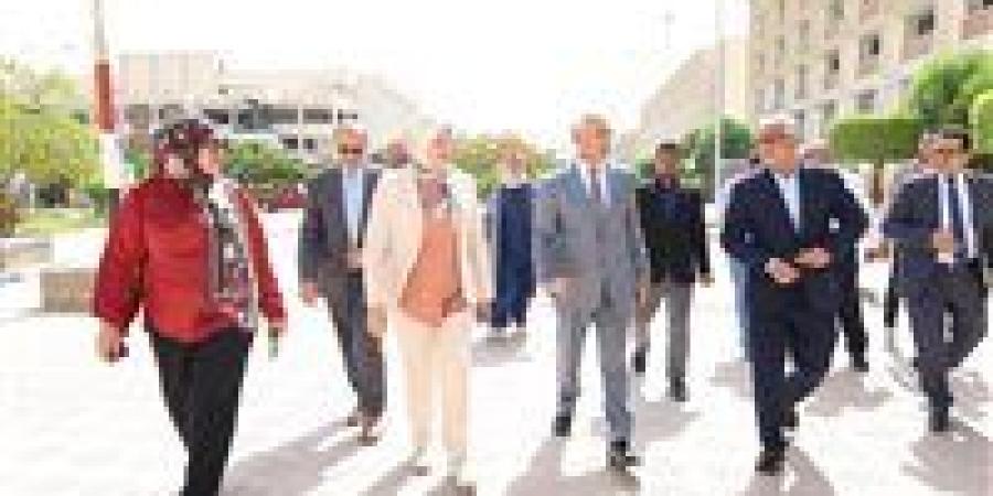 رئيس جامعة المنيا يتفقد سير أعمال امتحانات نهاية العام الدراسي
