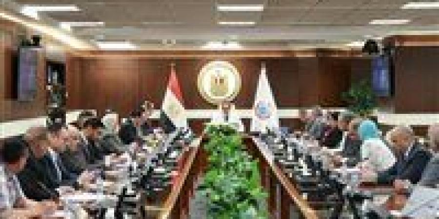 وزير الصحة يتابع تجهيزات التشغيل التجريبي لمنظومة التأمين الصحي الجديد بالمنيا