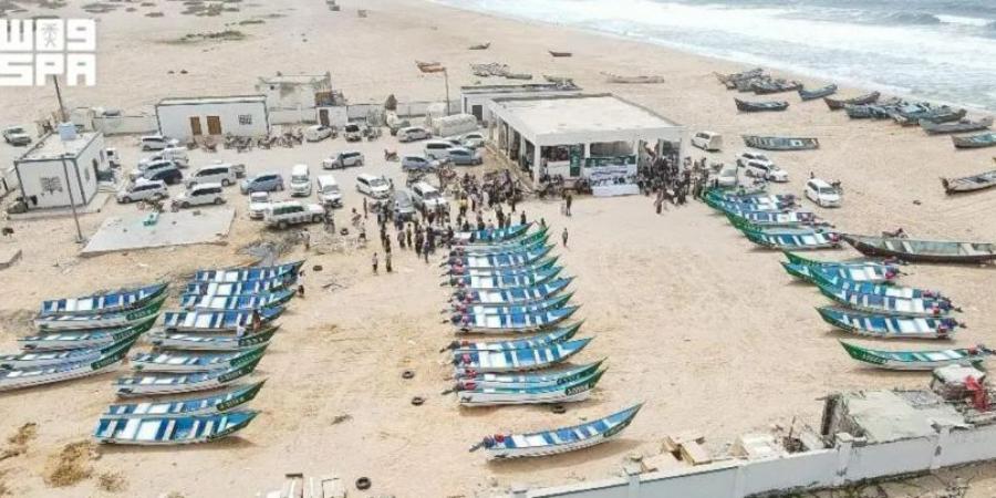 مركز الملك سلمان يوزع 50 قارب صيد مزودة بالمحركات في محافظة المهرة - المساء الاخباري