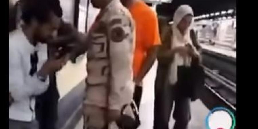حقيقة فيديو المجند المصري والمواطن الإفريقي داخل مترو الأنفاق.. ماذا حدث؟