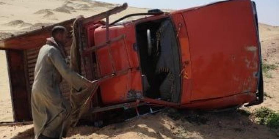 إصابة 6 أشخاص إثر انقلاب ميكروباص بطريق إسكندرية الصحراوى