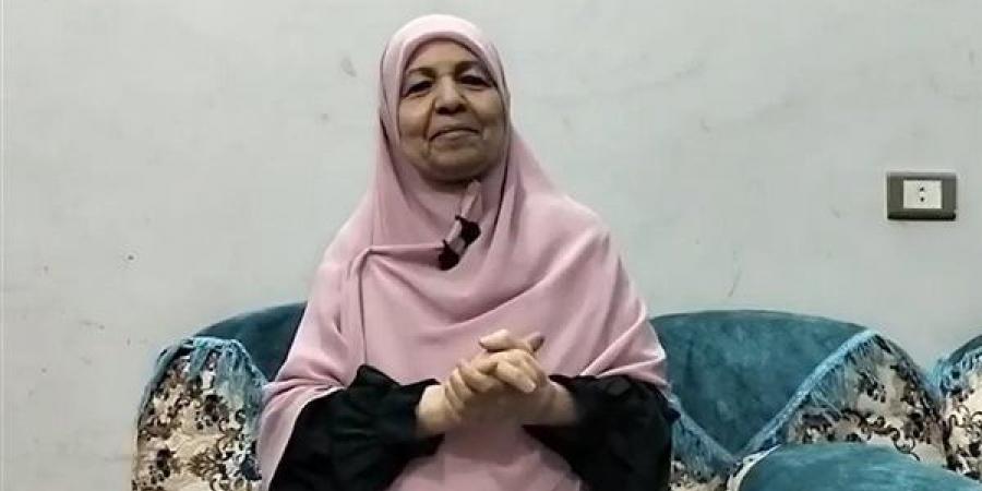 مسنة ببني سويف تحفظ القرآن كاملًا في الـ70 من عمرها: زوجي ساعدني ونفسي الستات كلها تحفظ كتاب الله | بث مباشر