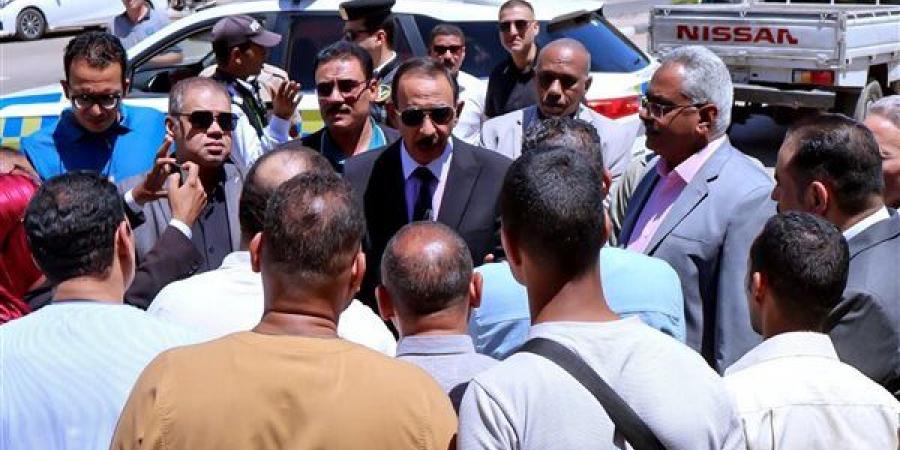 محافظ سوهاج خلال تفقده لجان الثانوية العامة: أكدنا على احتواء الطلاب وتهدئتهم عند توافدهم على المدارس | بث مباشر