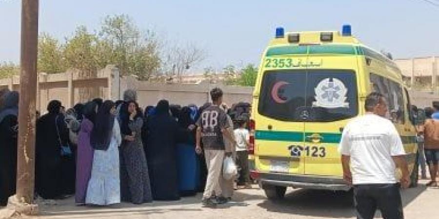 لخلافات أسرية بين أولاده وزوجاتهم.. شخص يحاول التخلص من حياته بالشرقية