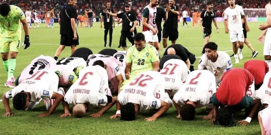 صحف العالم بعد تأهل المغرب على حساب هولندا: كومان أظهر جبنًا أمام منتخب لا يُستهان به