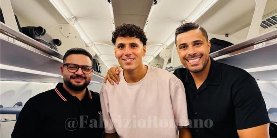 صورة.. عمر فايد في طريقه إلى إيطاليا للانضمام إلى ناديه الجديد