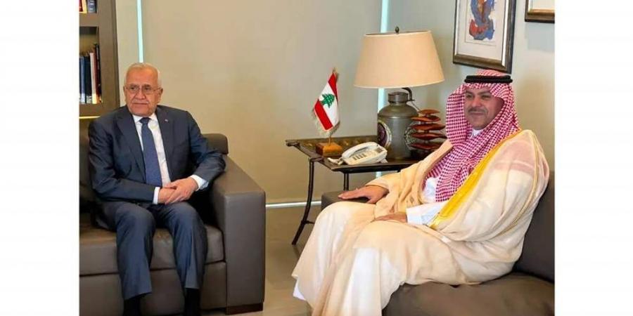 سليمان يؤكد للسفير السعودي دور المملكة في دعم استقرار لبنان