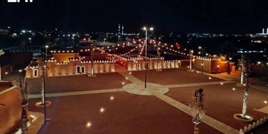 إنارة القرية التراثية بعيون الجواء تبرز هويتها العمرانية والتاريخية - المساء الاخباري