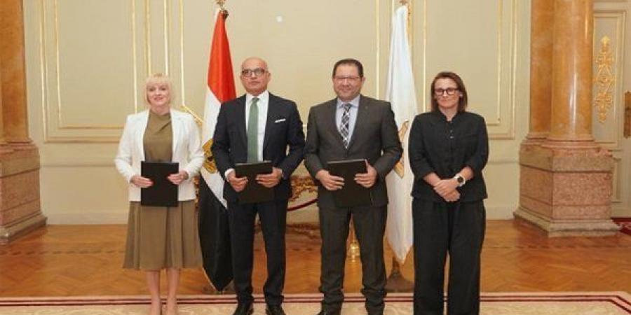 جامعة إكستر البريطانية تقترب من مصر عبر حرم دولي مع جامعة عين شمس